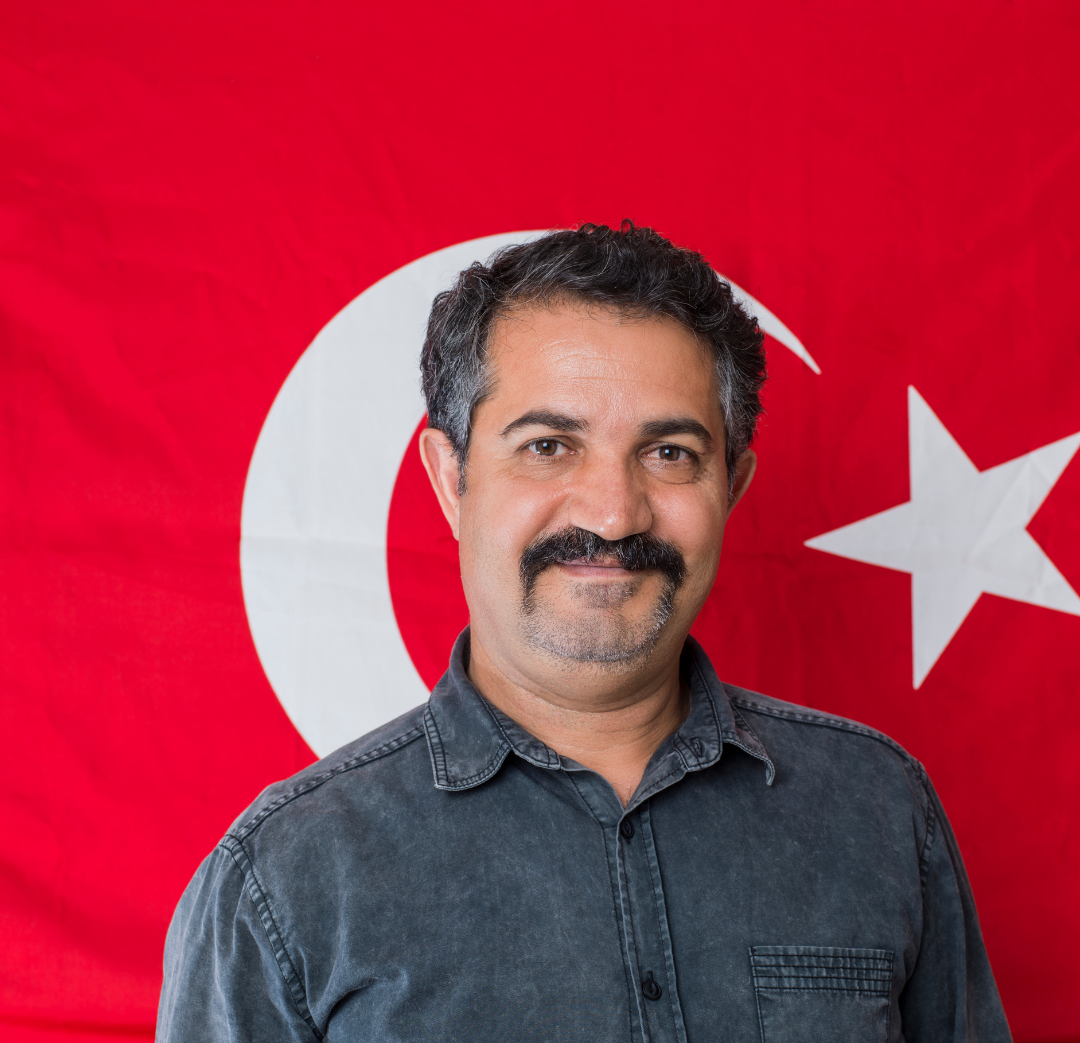 <em>Eşref Y.</em>